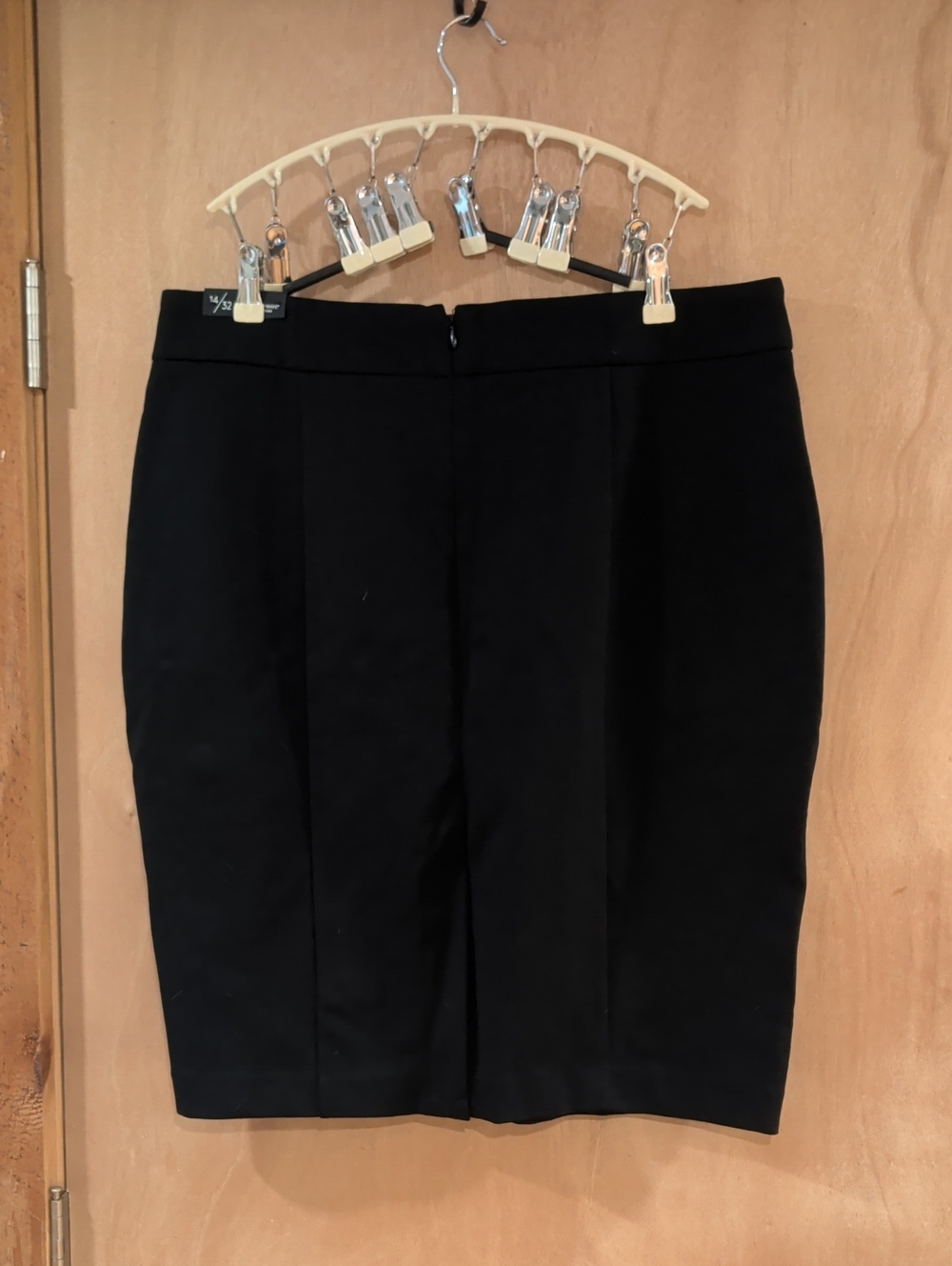 NWT Liverpool Los Angeles Classic Black Pencil Skirt - Size 14/32